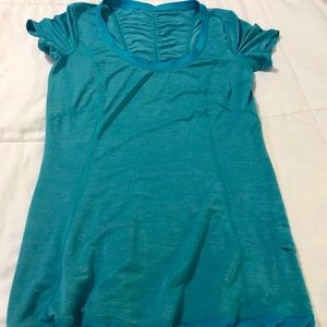 Lululemon women’s shirt with drawstring & pocket